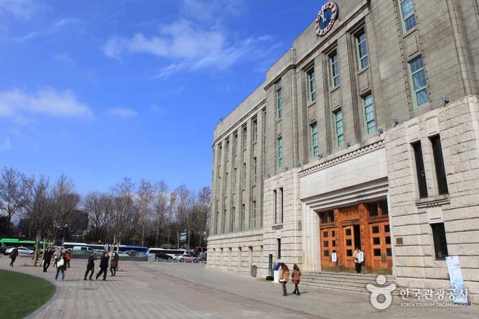 The present of the Seoul Library, the former Seoul City Hall - Jung-gu, Seoul, Korea (https://codecorea.github.io)