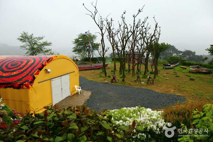 Красиво украшенный передний двор - Seosan, Chungnam, Южная Корея (https://codecorea.github.io)
