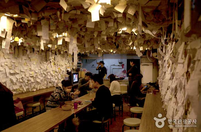 Post-it collant à l'intérieur - Jongno-gu, Séoul, Corée (https://codecorea.github.io)