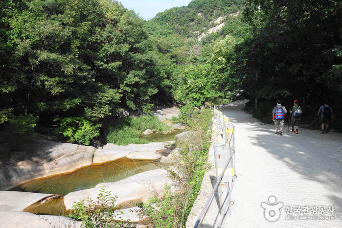 Hoeryongsa Valley Road - Uijeongbu-si, Gyeonggi-do, Korea (https://codecorea.github.io)