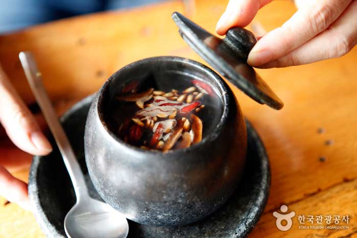 Gopdol mug with traces of time - Jeongeup-si, Jeollabuk-do, Korea (https://codecorea.github.io)