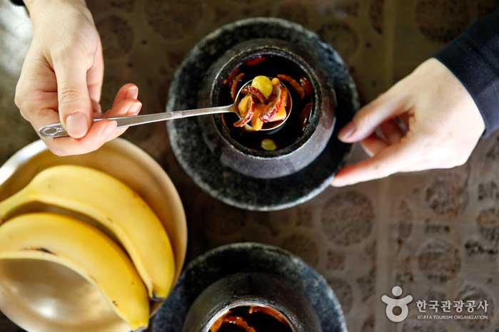 如果您吃栗子和大棗，熱的sasanghwatang會適當冷卻。 - 韓國全羅北道正邑市 (https://codecorea.github.io)