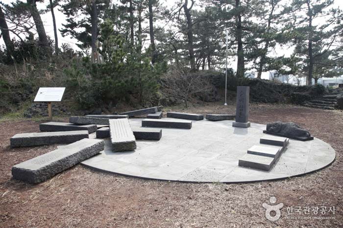 There is a literary monument to Uncle Hyun Ki-young's short story, Uncle Suni. - Jeju City, Jeju, Korea (https://codecorea.github.io)