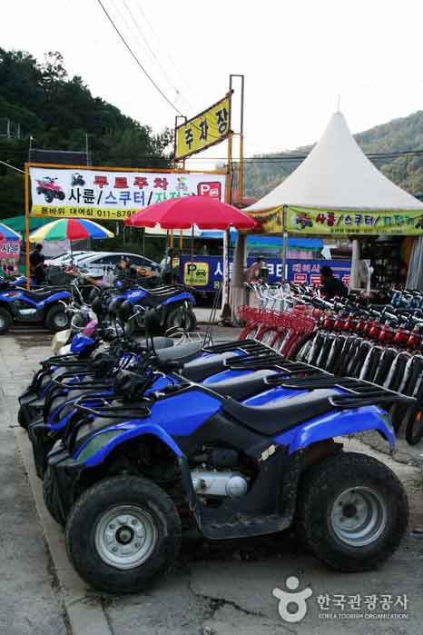 Four-wheeled bike enjoyed by people visiting Gangchon - Chuncheon, Gangwon, Korea (https://codecorea.github.io)