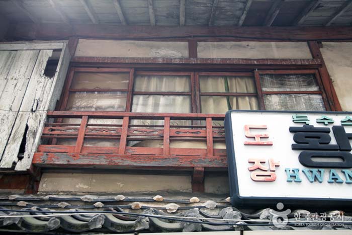 Der zweite Stock enthüllt den hochwertigen Aspekt von Jadeit - Changwon, Gyeongnam, Südkorea (https://codecorea.github.io)