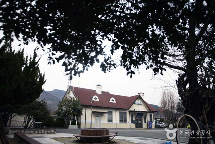 Jinhae-gun Port Town, a planned city created by Japanese imperialism, retains the traces and memories of modern times - Changwon, Gyeongnam, South Korea