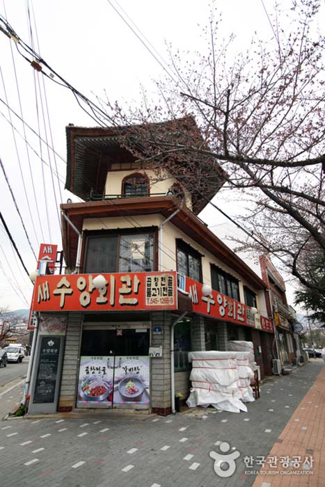 Weeping Hall - Changwon, Gyeongnam, South Korea (https://codecorea.github.io)