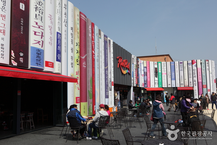 Place de la gare de Gimyujeong - Chuncheon, Gangwon, Corée (https://codecorea.github.io)