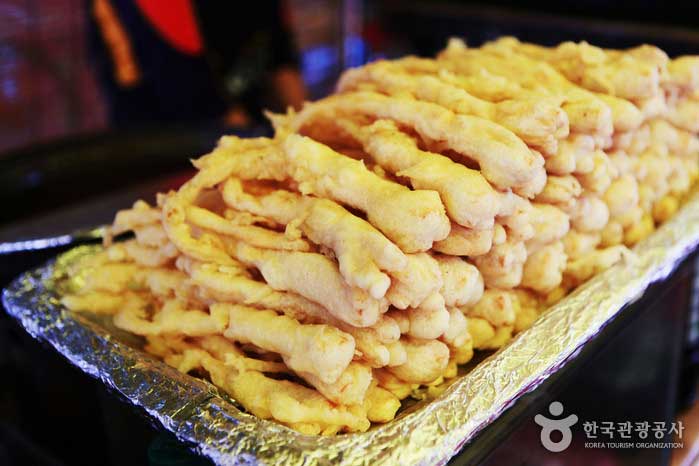 1,500 wones por mercado de ginseng, ginseng frito - Geumsan-gun, Chungnam, Corea del Sur (https://codecorea.github.io)