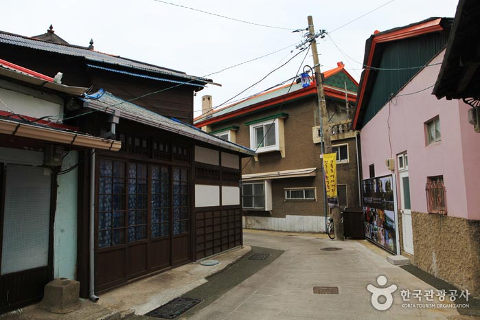 Paisaje de la calle de la casa japonesa de Guryongpo - Pohang, Gyeongbuk, Corea (https://codecorea.github.io)