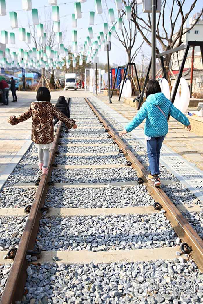 The site of the abandoned railroad turns into Wolhwa Street ~ - Gangneung-si, Gangwon-do, Korea (https://codecorea.github.io)
