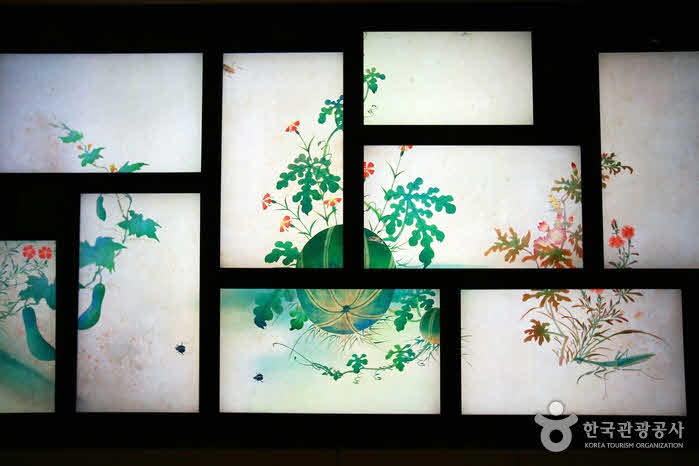 Arte mediático de súper alta fidelidad exhibido en el Yulgok Memorial Hall - Gangneung-si, Gangwon-do, Corea (https://codecorea.github.io)