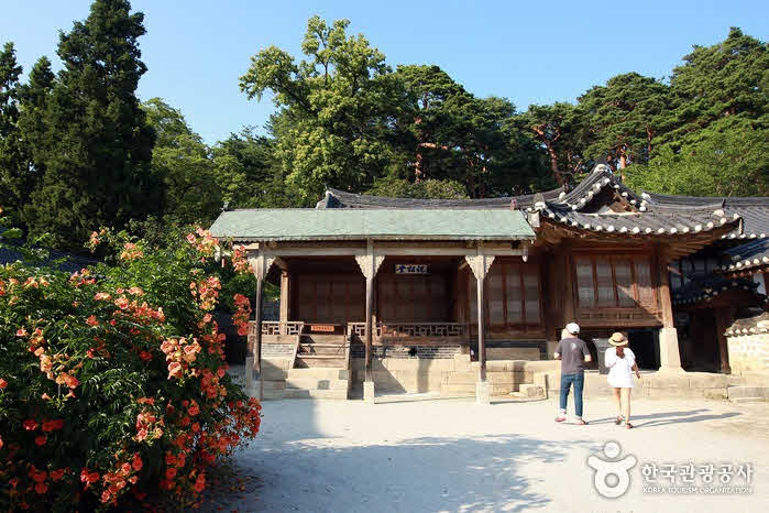 Der Hwahwadang, die Residenz des männlichen Meisters - Gangneung-si, Gangwon-do, Korea (https://codecorea.github.io)