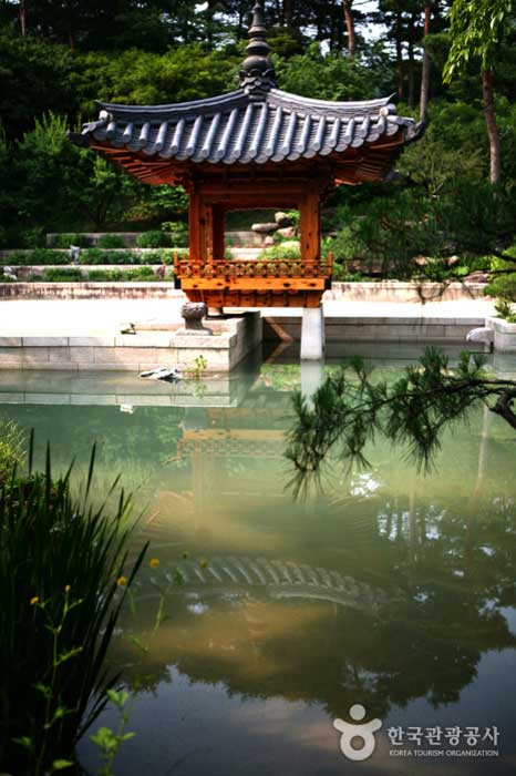Gwaneumjeong in harmony with the pond - Yongin-si, Gyeonggi-do, Korea (https://codecorea.github.io)