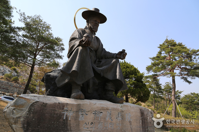 Ryu Ui-Tae Statue - Sancheong-gun, Gyeongnam, Südkorea (https://codecorea.github.io)