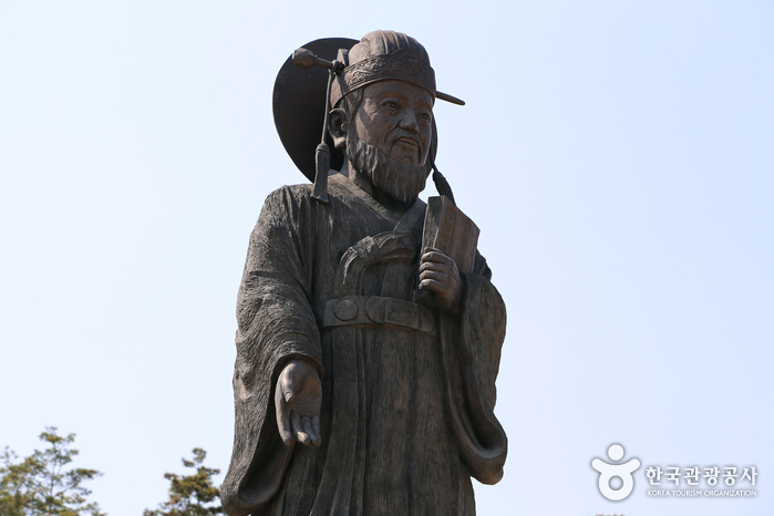 Statue de Heo Joon - Sancheong-gun, Gyeongnam, Corée du Sud (https://codecorea.github.io)