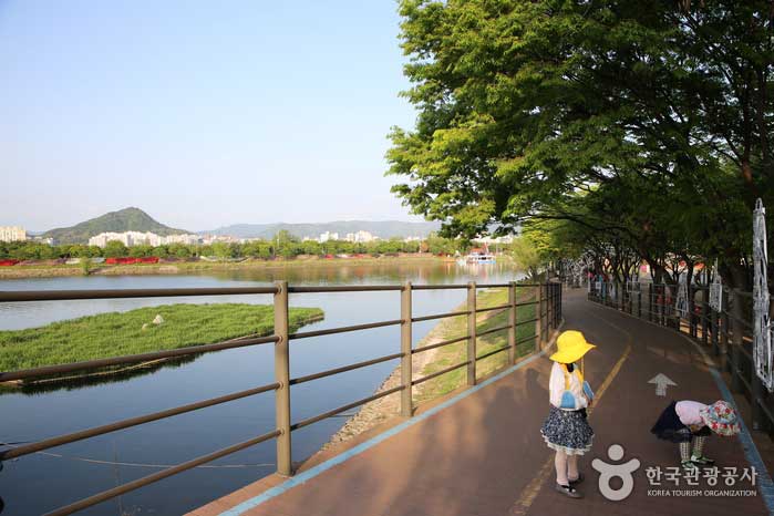Water trail from Gongjicheon to Chuncheon MBC - Chuncheon, Gangwon, Korea (https://codecorea.github.io)