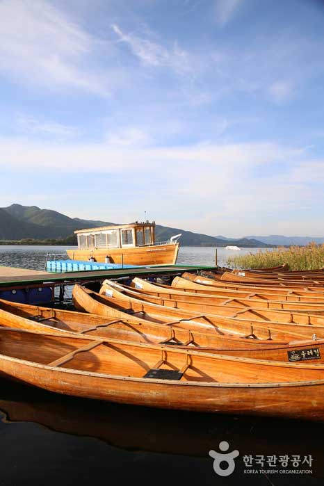Водный путь на озере Уайам, где вы можете покататься на каноэ - Чанчон, Канвондо, Корея (https://codecorea.github.io)