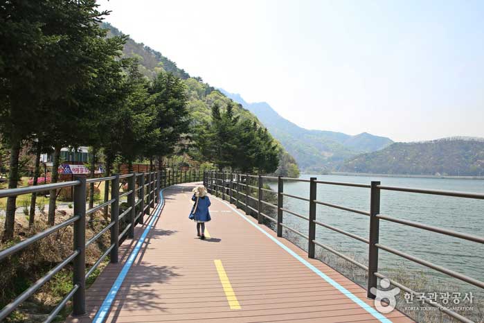 Entrada de pasarela de agua a Skywalk - Chuncheon, Gangwon, Corea (https://codecorea.github.io)