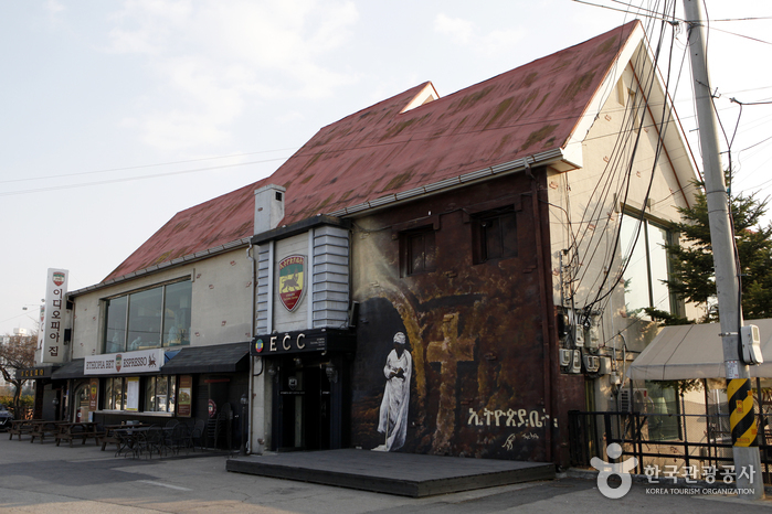 Das Äußere des Cafés 'Ethiopia House' gegenüber der äthiopischen Koreakriegsausstellung - Chuncheon, Gangwon, Korea (https://codecorea.github.io)
