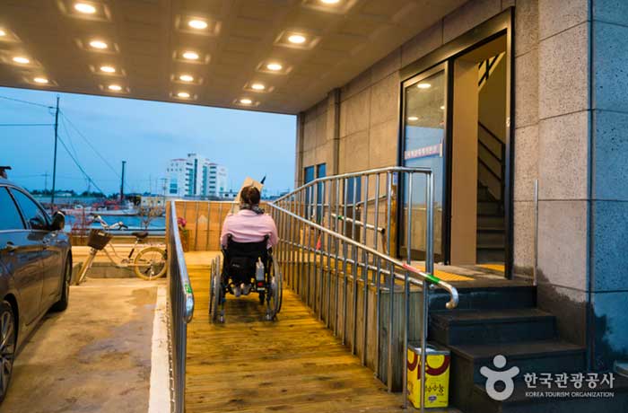El único restaurante con instalaciones para discapacitados. - Yeongdeok-gun, Gyeongbuk, Corea (https://codecorea.github.io)