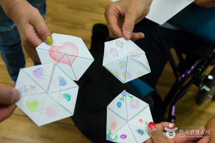 Полиэдральная картинка, соответствующая опыту оригами - Корея, Сеул (https://codecorea.github.io)