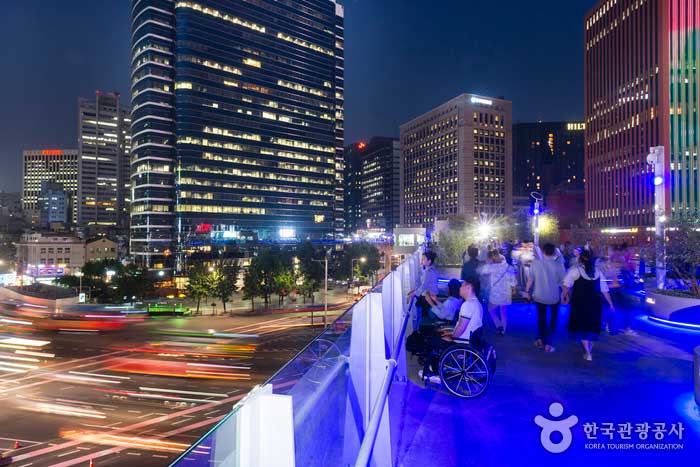 Дорога Голубого Млечного Пути (ночной вид) в Сеул-ро 7017 - Корея, Сеул (https://codecorea.github.io)