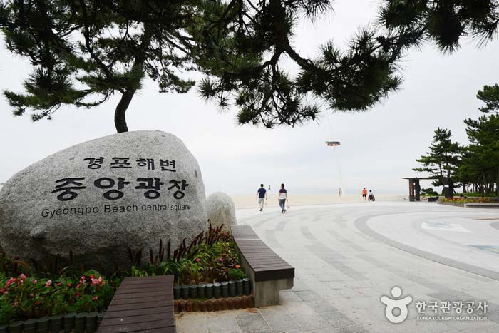 Plaza central de la playa de Gyeongpo - Pyeongchang-gun, Gangwon-do, Corea (https://codecorea.github.io)