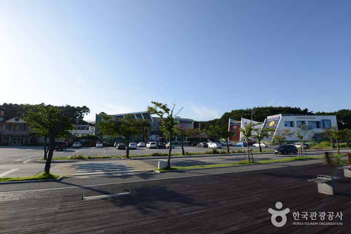 Музей Чармсори со смотровой площадки - Пхенчхан-гун, Канвондо, Корея (https://codecorea.github.io)