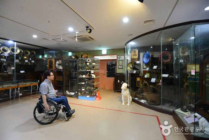 Museo de gramófonos Charmsori Sala de exposiciones del segundo piso - Pyeongchang-gun, Gangwon-do, Corea (https://codecorea.github.io)