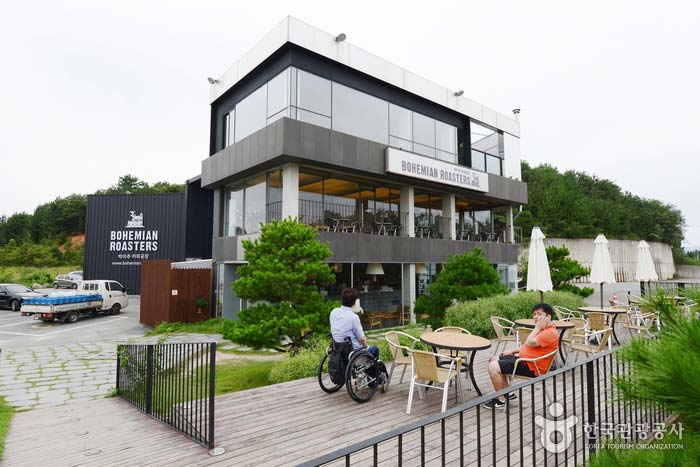 Apariencia bohemia de café horneado - Pyeongchang-gun, Gangwon-do, Corea (https://codecorea.github.io)