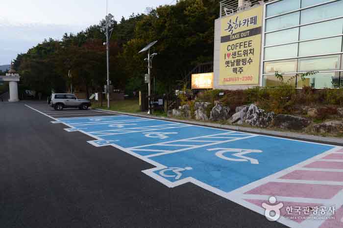 Estacionamiento Cheongpung Land para discapacitados - Chungbuk, Corea del Sur (https://codecorea.github.io)