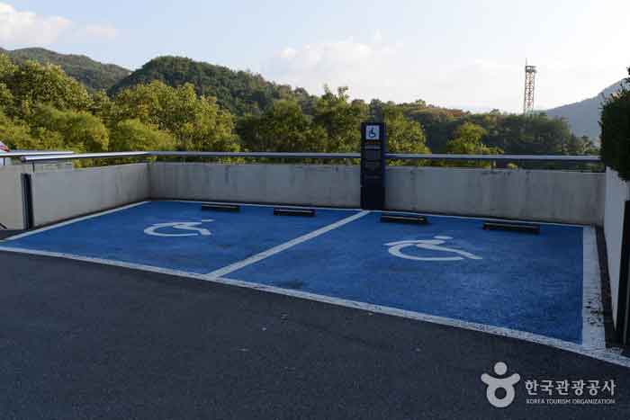 Estacionamiento para discapacitados en Lake Hotel - Chungbuk, Corea del Sur (https://codecorea.github.io)