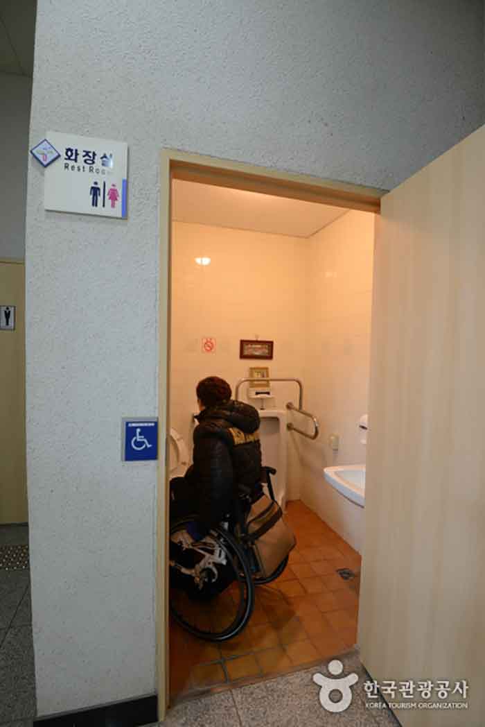 Sala de exposiciones 1 Baño para discapacitados - Taean-gun, Chungcheongnam-do, Corea (https://codecorea.github.io)