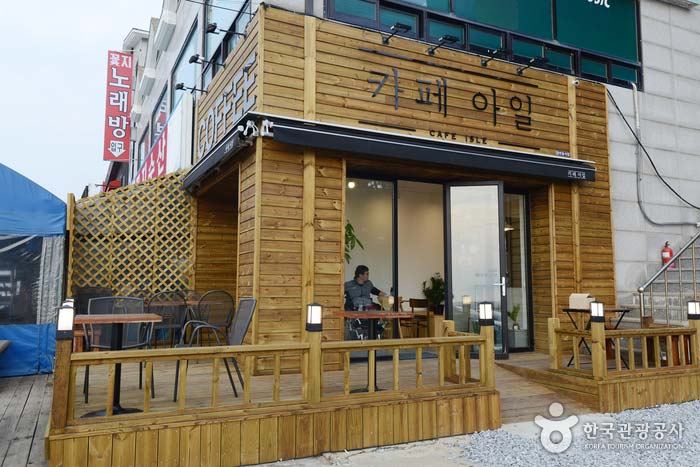 Cafe Isle avec rampes - Taean-gun, Chungcheongnam-do, Corée (https://codecorea.github.io)