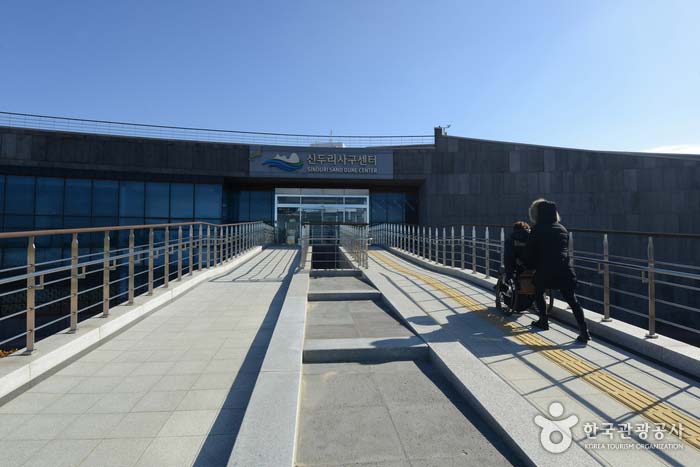 Eingang zum Sinduri Sand Dunes Center - Taean-gun, Chungcheongnam-do, Korea (https://codecorea.github.io)