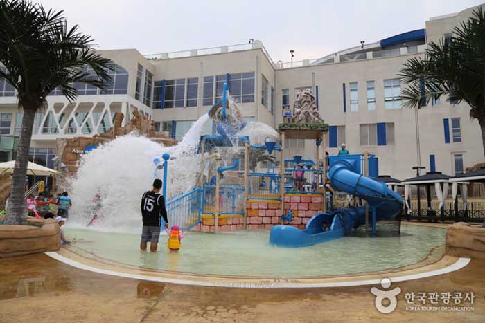 Aquaworld outdoor swimming pool - Samcheok-si, Gangwon-do, Korea (https://codecorea.github.io)