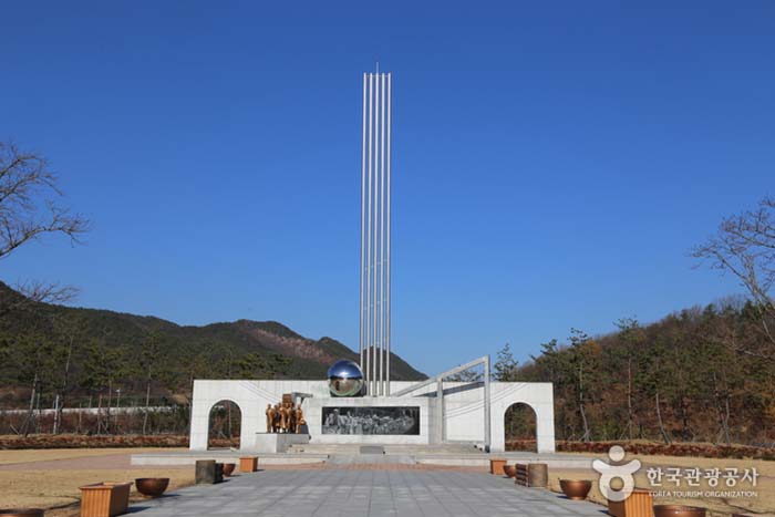 Torre conmemorativa - Yeongdong-gun, Chungbuk, Corea (https://codecorea.github.io)