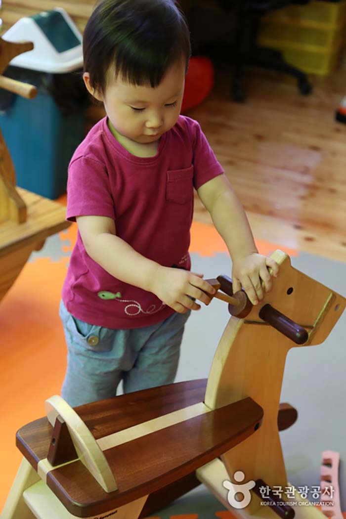 Unterhaltungsmöglichkeiten im Holzkultur-Erlebniszentrum - Gimhae, Gyeongnam, Südkorea (https://codecorea.github.io)