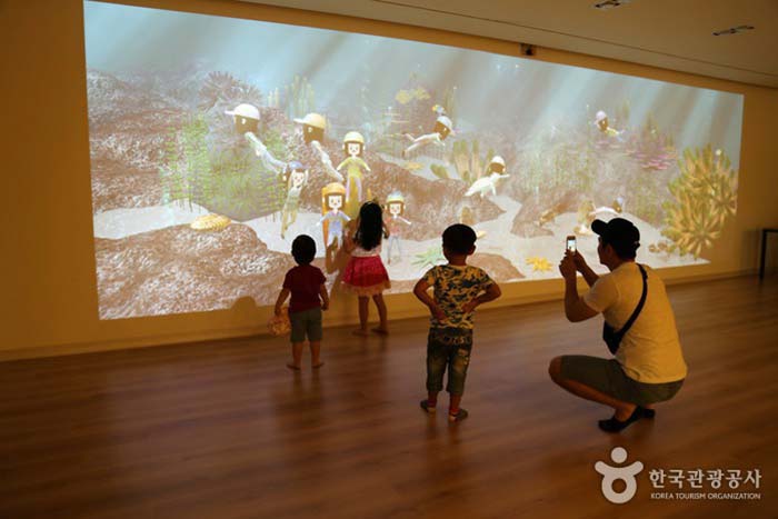 Experimenta el espacio dentro del museo infantil - Gimhae, Gyeongnam, Corea del Sur (https://codecorea.github.io)