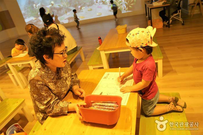 Опыт пространства внутри детского музея - Кимхэ, Кённам, Южная Корея (https://codecorea.github.io)