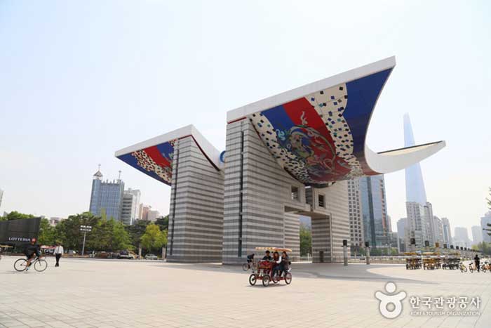 Парк можно взять напрокат на 4-х колесном велосипеде. - Сонгпа-гу, Сеул, Корея (https://codecorea.github.io)