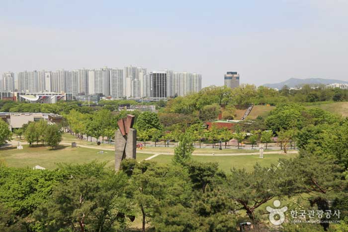 Вид на парк из небесного сада - Сонгпа-гу, Сеул, Корея (https://codecorea.github.io)