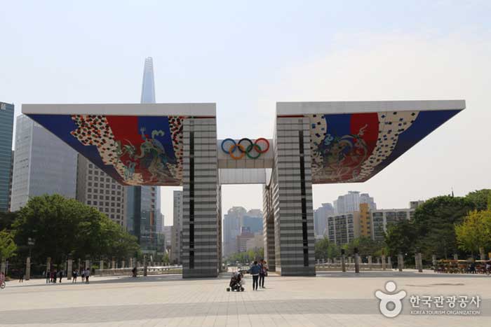 Le travail de l'architecte Joong-up Kim honorant l'esprit des Jeux olympiques de Séoul - Songpa-gu, Séoul, Corée (https://codecorea.github.io)