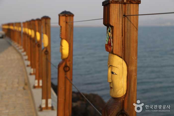 Säule Buddha Gesichtsskulptur - Seosan-si, Chungcheongnam-do, Korea (https://codecorea.github.io)