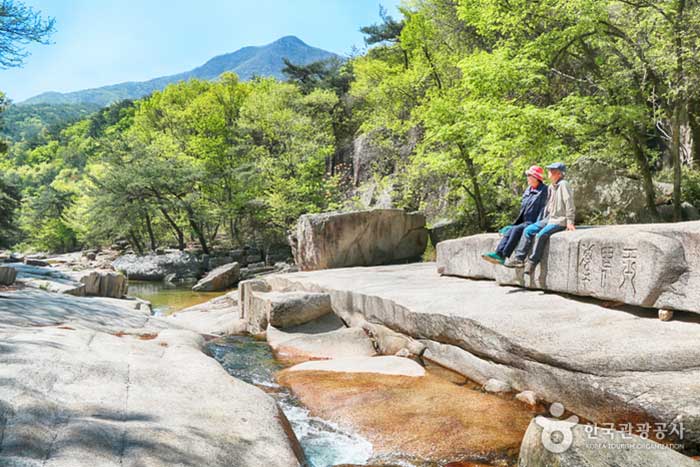 Seonyudong-Tal mit einer drachenartigen Landschaft - Mungyeong, Gyeongbuk, Südkorea (https://codecorea.github.io)