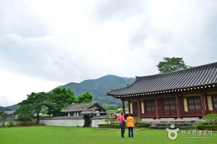 Тэхён-донхеон, здание династии Чосон - Бюджетный район Чунгнам, Южная Корея (https://codecorea.github.io)