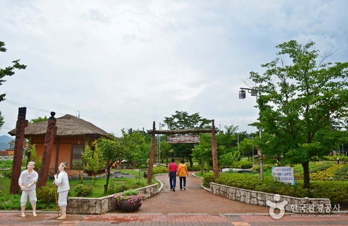 Parque Ui Good Brothers - Distrito presupuestario de Chungnam, Corea del Sur (https://codecorea.github.io)