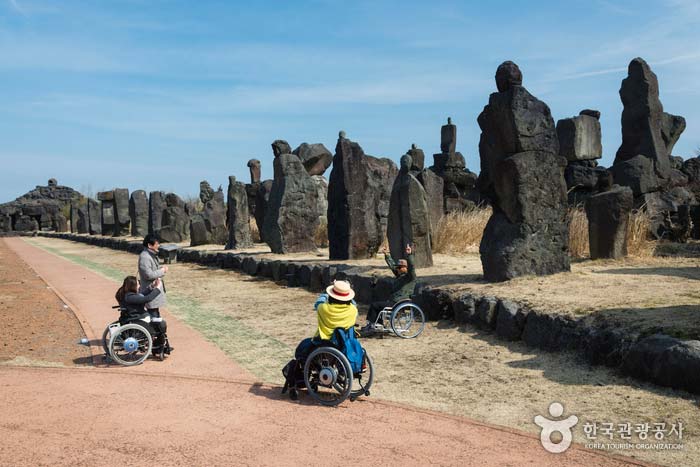 Jeju Stone Culture Park, gefüllt mit der Legende des Fragebogens und General Baek Baek - Jeju, Korea (https://codecorea.github.io)