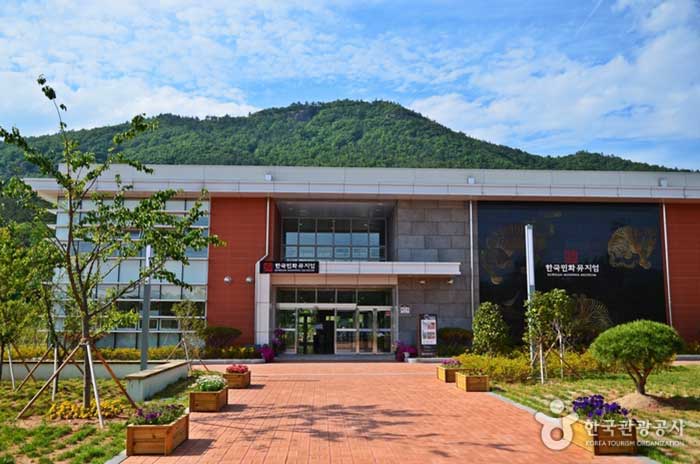 Koreanisches Volkskunstmuseum - Gangjin-Pistole, Jeollanam-do, Korea (https://codecorea.github.io)